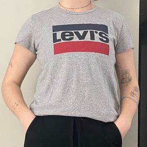 Levi’s T-shirt